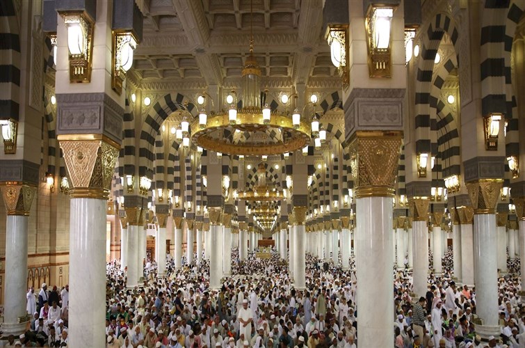 المسجد النبوي في صلاة الجمعة 