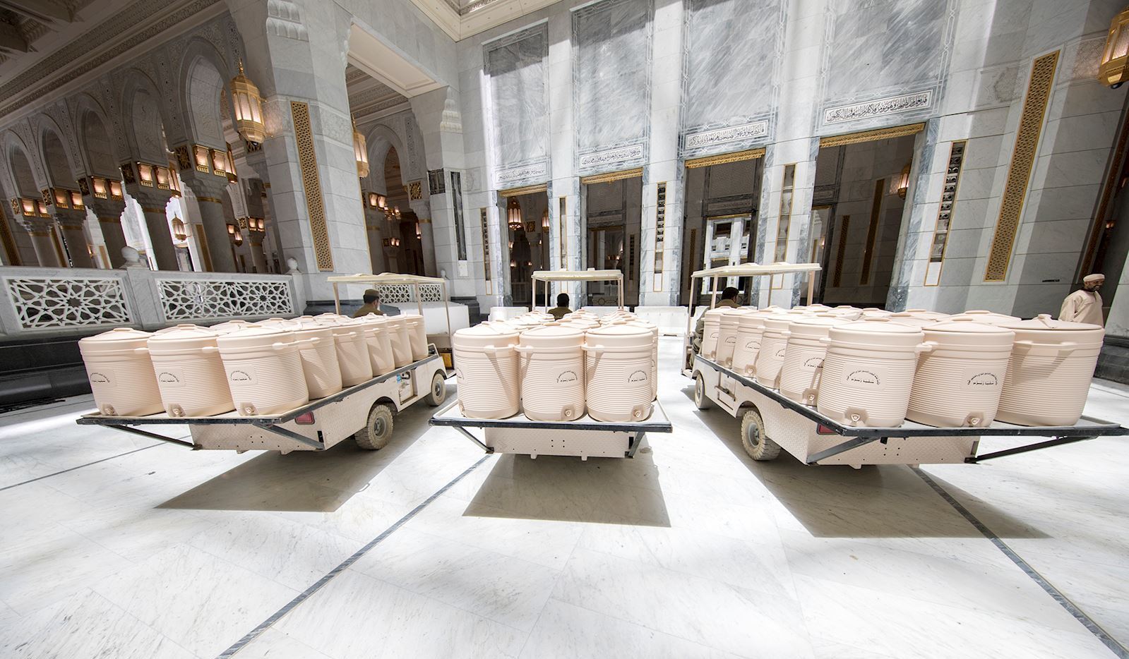 حافظات جديدة لماء زمزم