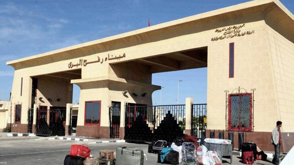 السلطات المصرية تفتح معبر رفح البري لعودة الحجاج الفلسطينيين إلى قطاع غزة