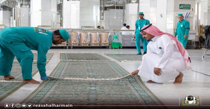 استبدال جميع سجاد المسجد الحرام وساحاته