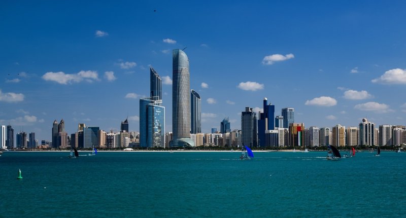 وزير الخارجية الاماراتي يستقبل وكيل الأمين العام لمكتب الأمم المتحدة لمكافحة الإرهاب