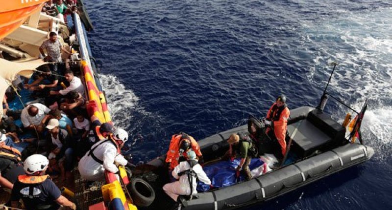 غرق 70 مهاجراً والجيش التونسي ينقذ 16 آخرين