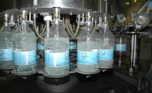 تبلغ الطاقة الإنتاجية لمركز التعبئة الآلي نحو 10800 عبوة في الساعة