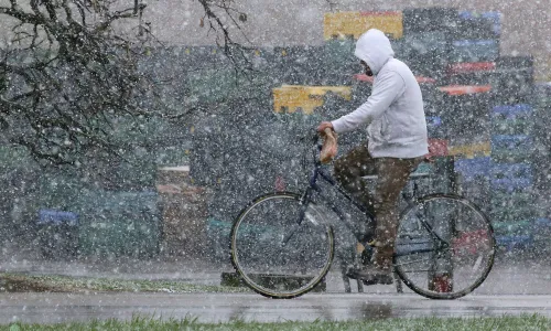 عاصفة ثلجية تجتاح الغرب الأوسط الأمريكي