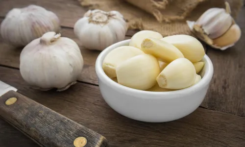 لمرضى الكبد.. احذروا الثوم!